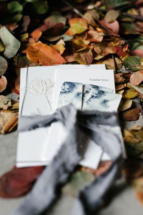 Autumn leaves slik ribbon invitations