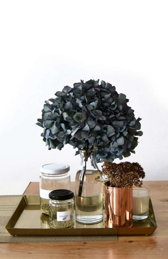 tabe decor with trey and black flower