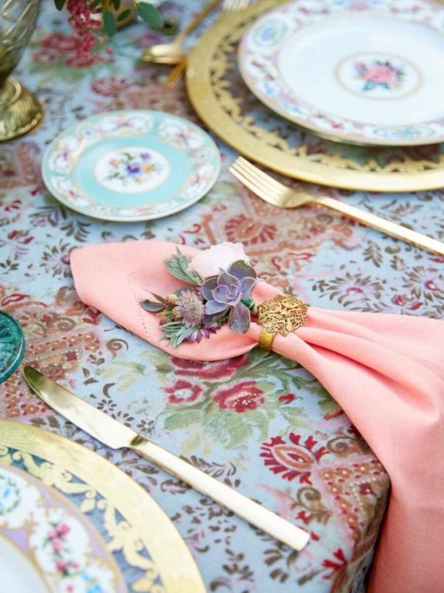 How to Choose Printed Round Tablecloths for a Reception Table in Greece