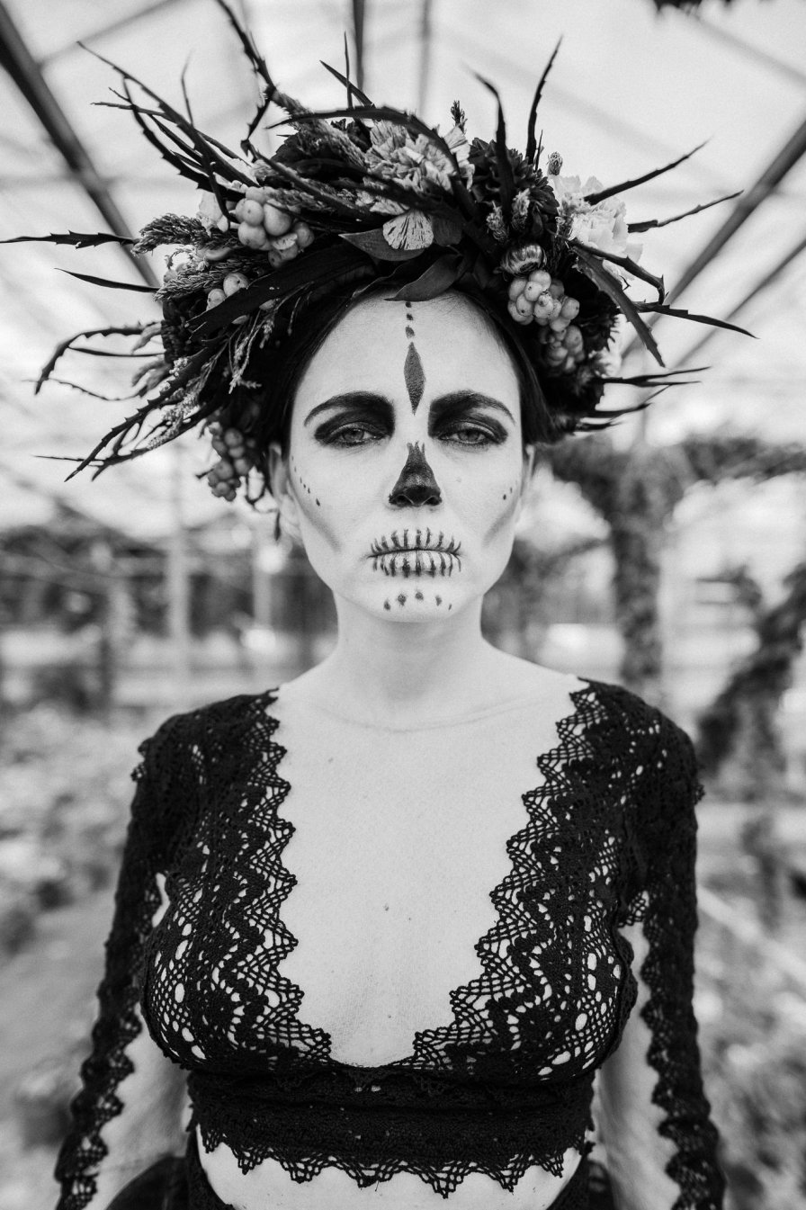 STYLISH HALLOWEEN WEDDING FROM GREECE – Ellwed