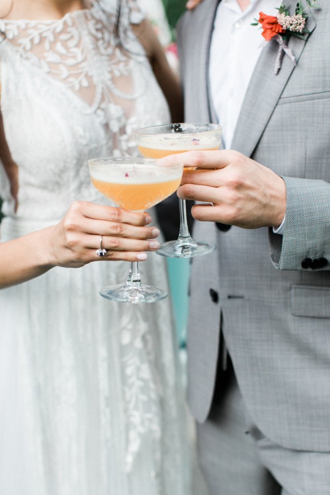 Couple drinking cocktails 