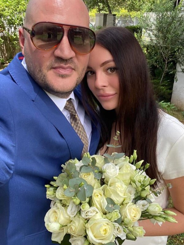 Real Corona Bride Getting Married in Greece