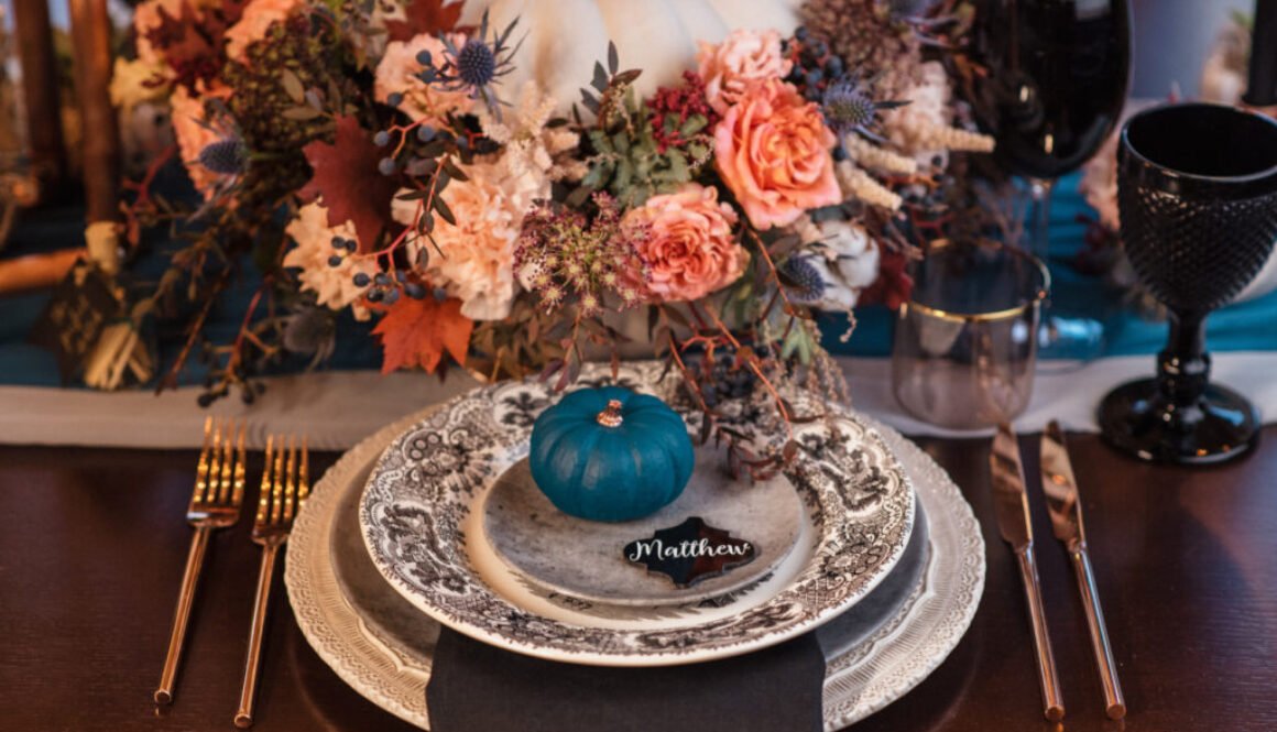 Hey Pumpkin table setup fall themed décor