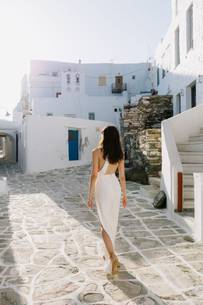 stylish eco-conscious wedding bride in Sifnos town