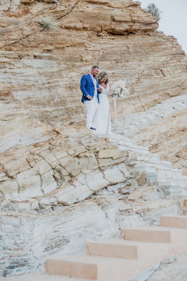 Get Inspired By This Wedding Ceremony On The Rocks – Ellwed