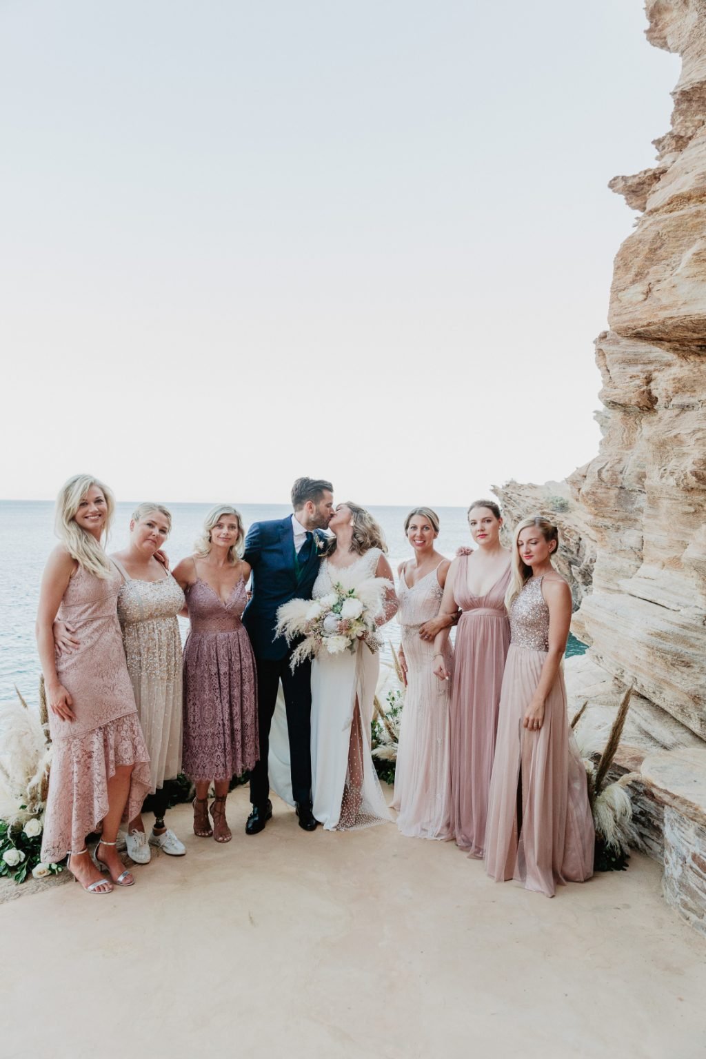 Get Inspired By This Wedding Ceremony On The Rocks – Ellwed