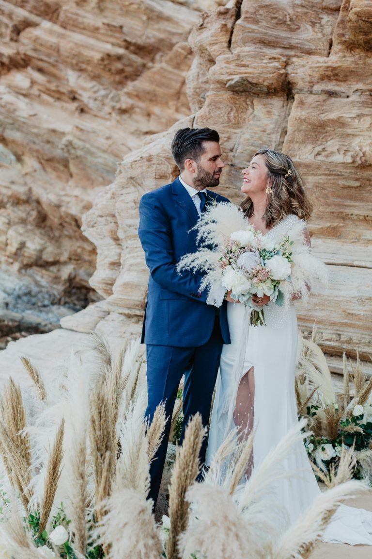 Get Inspired By This Wedding Ceremony On The Rocks – Ellwed