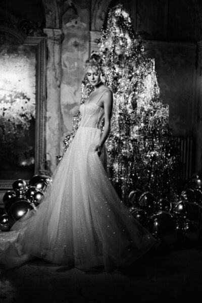 19 Christmas Wedding Ideas from Ellwed Bide Infront of the Christmas tree