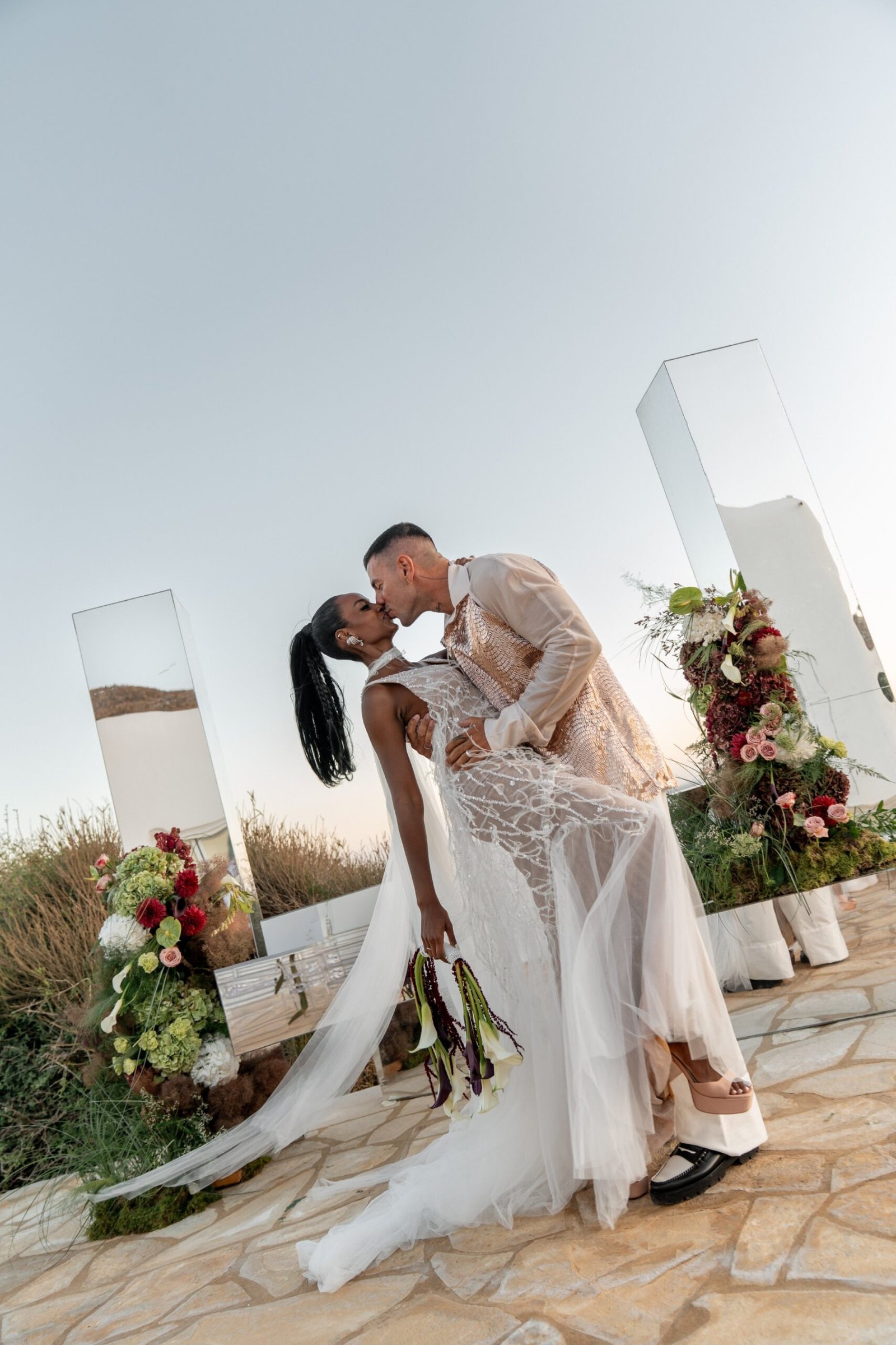 Modern-Spiritual-Wedding-in-Mykonos-by-Desmos-Weddings-on-Ellwed (48)