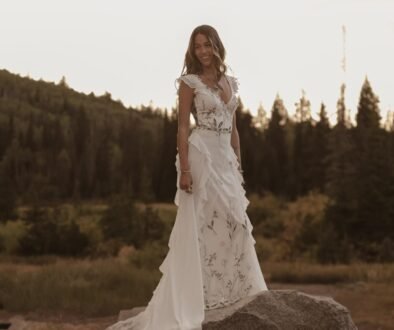 Non-Traditional-Wedding-Dresses-by-DreamersAndLovers-on-Ellwed (1)